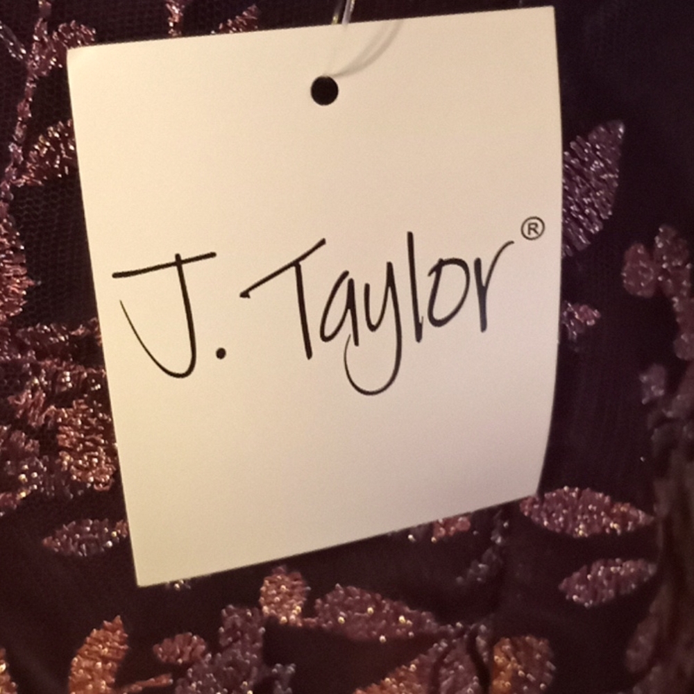 New J.TAYLOR DRESS - Picture 4 of 6